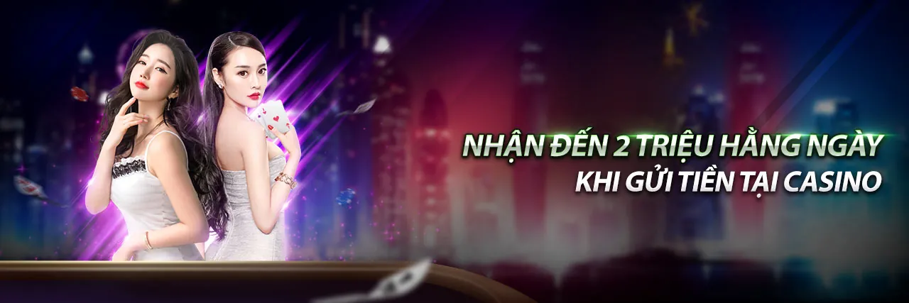 Sòng bạc trực tuyến man club với bàn chơi và chip vàng